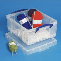 Really Useful Box 18 L mit Strickwolle und Stricknadeln gefüllt