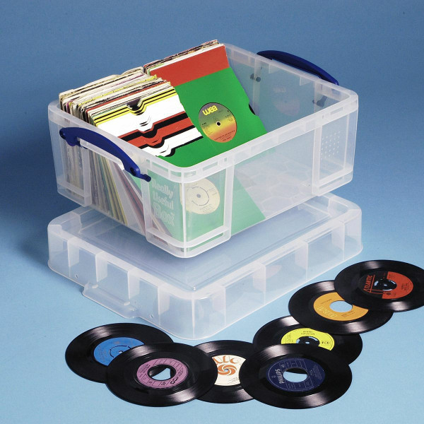transparente Aufbewahrungsbox geüllt mit Vinyl-Single Schallplatten
